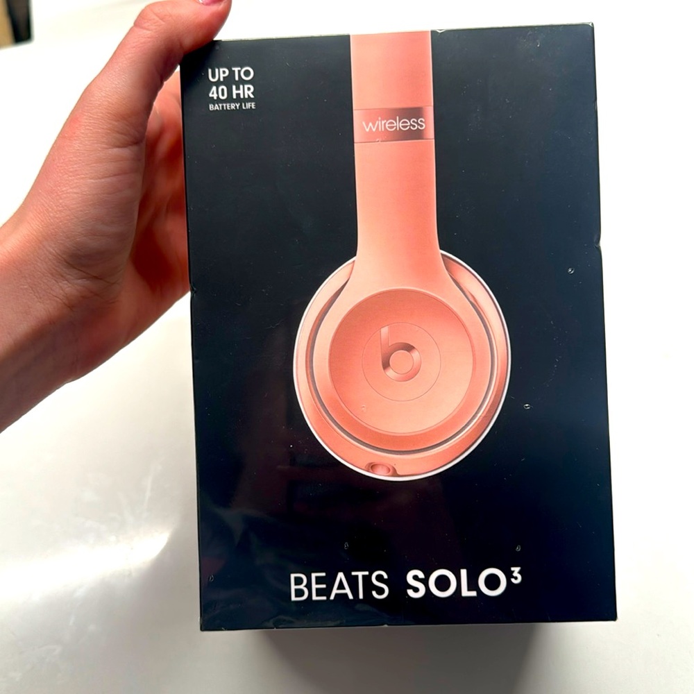 BEATS SOLO3 NWT